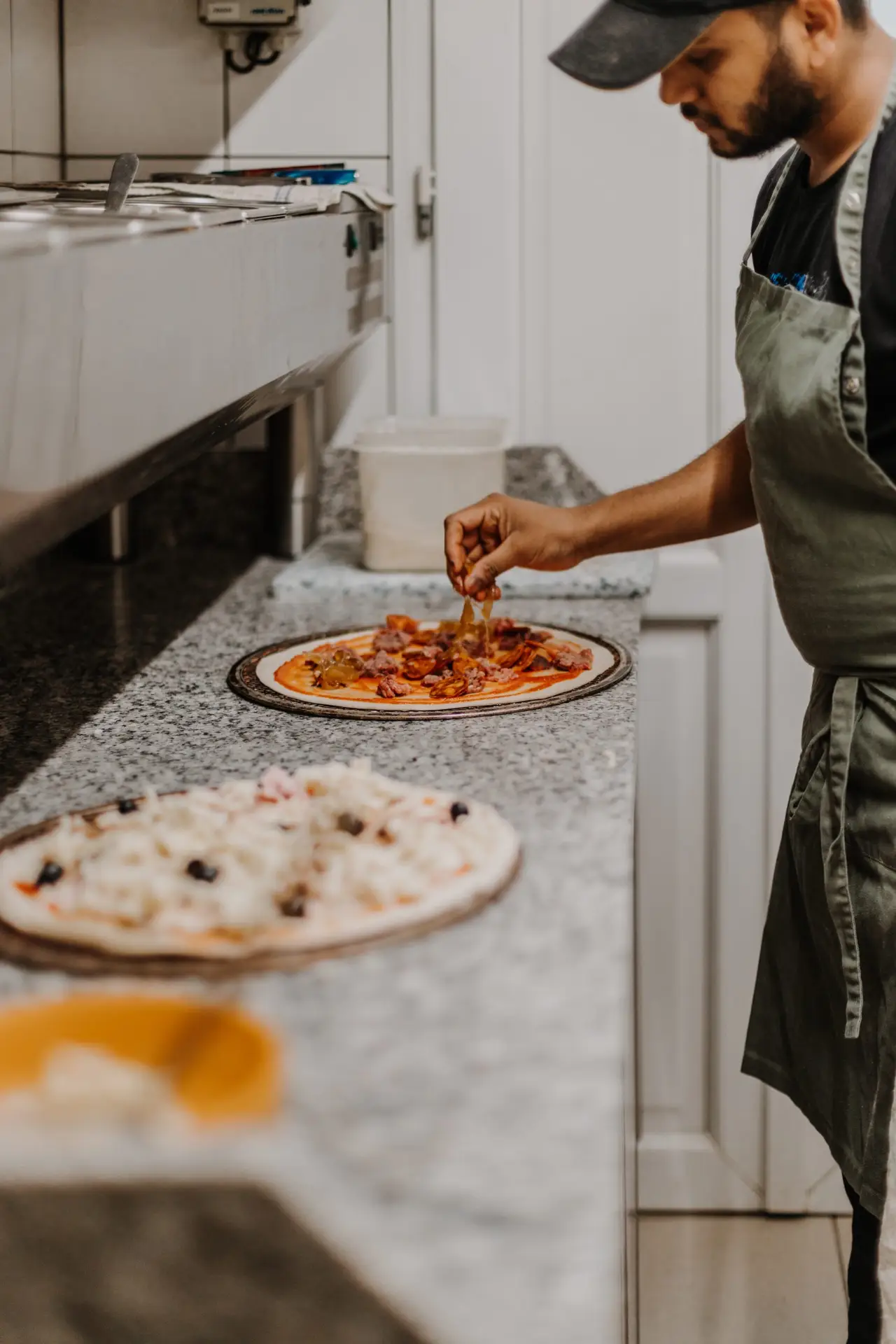 Nos pizzas en préparation 